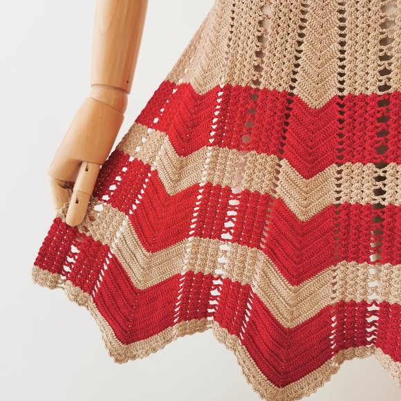 Vintage Beige and Red Zig Zag Crochet 50s Style Half Apron - Picture 9 of 12